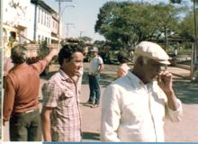 Raimundo Pag&atilde;o, soltando foguete