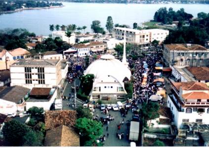 Vista do lago da barragem